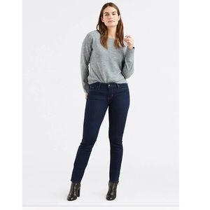 Levi’s Sz 28 x 32 712 SlimJeans